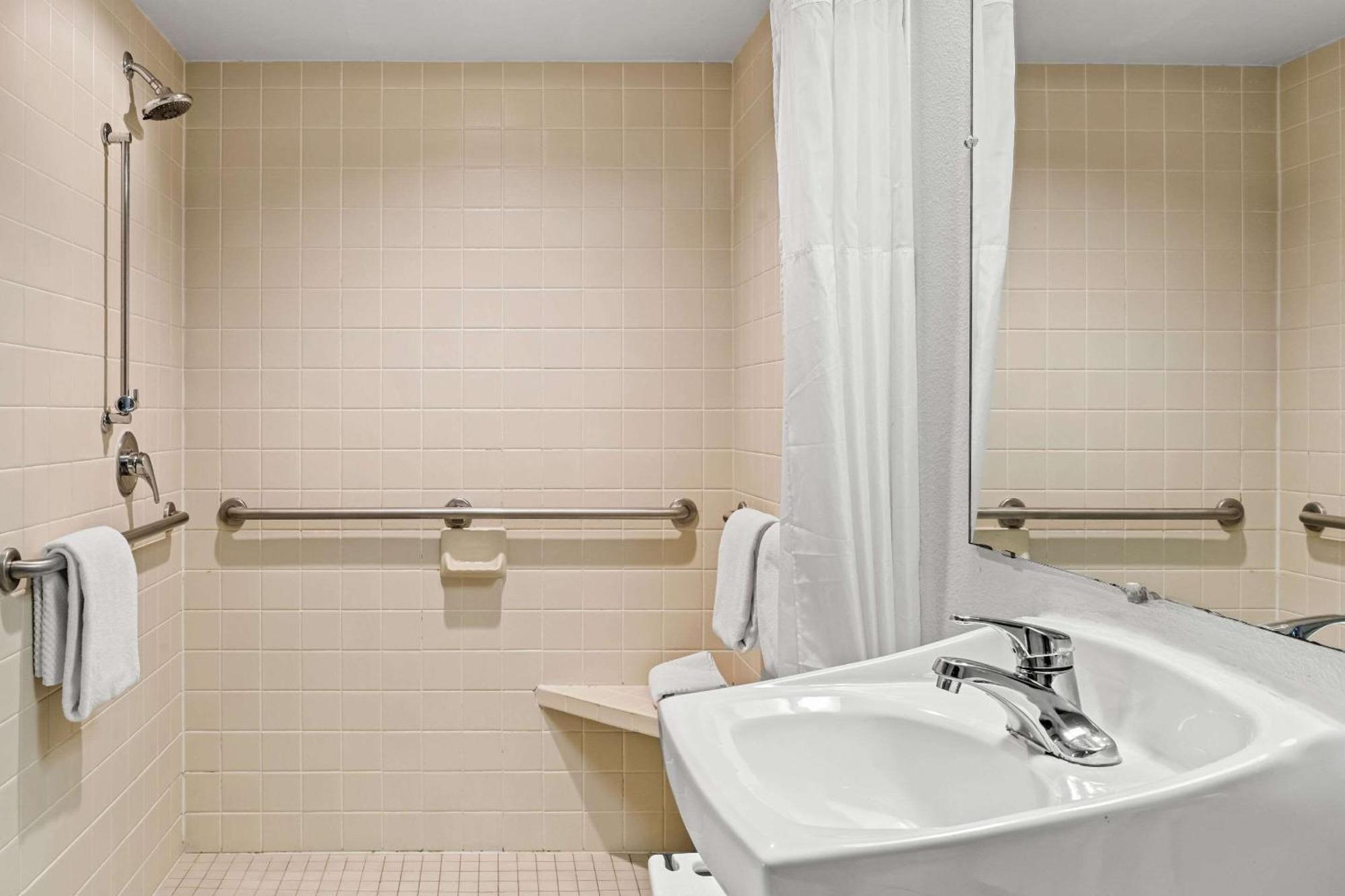 Rodeway Inn Billings Logan Intl Airport Near St Vincent Hospital Экстерьер фото